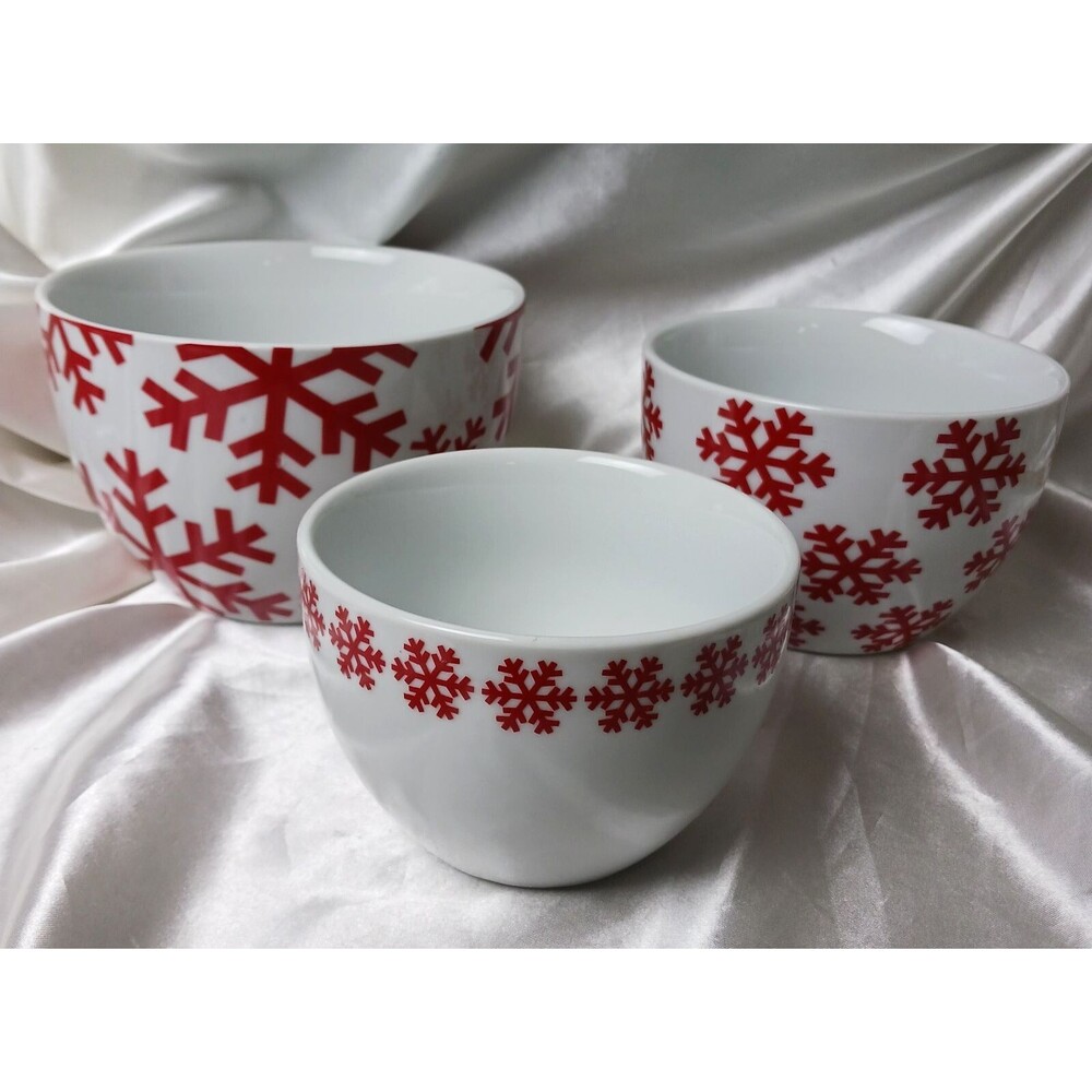 CRATE & BARREL 3 PIECE NESTING BOWL SET-RED SNOWFLAKES